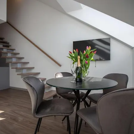 M8 Modern Two-floor קובנה